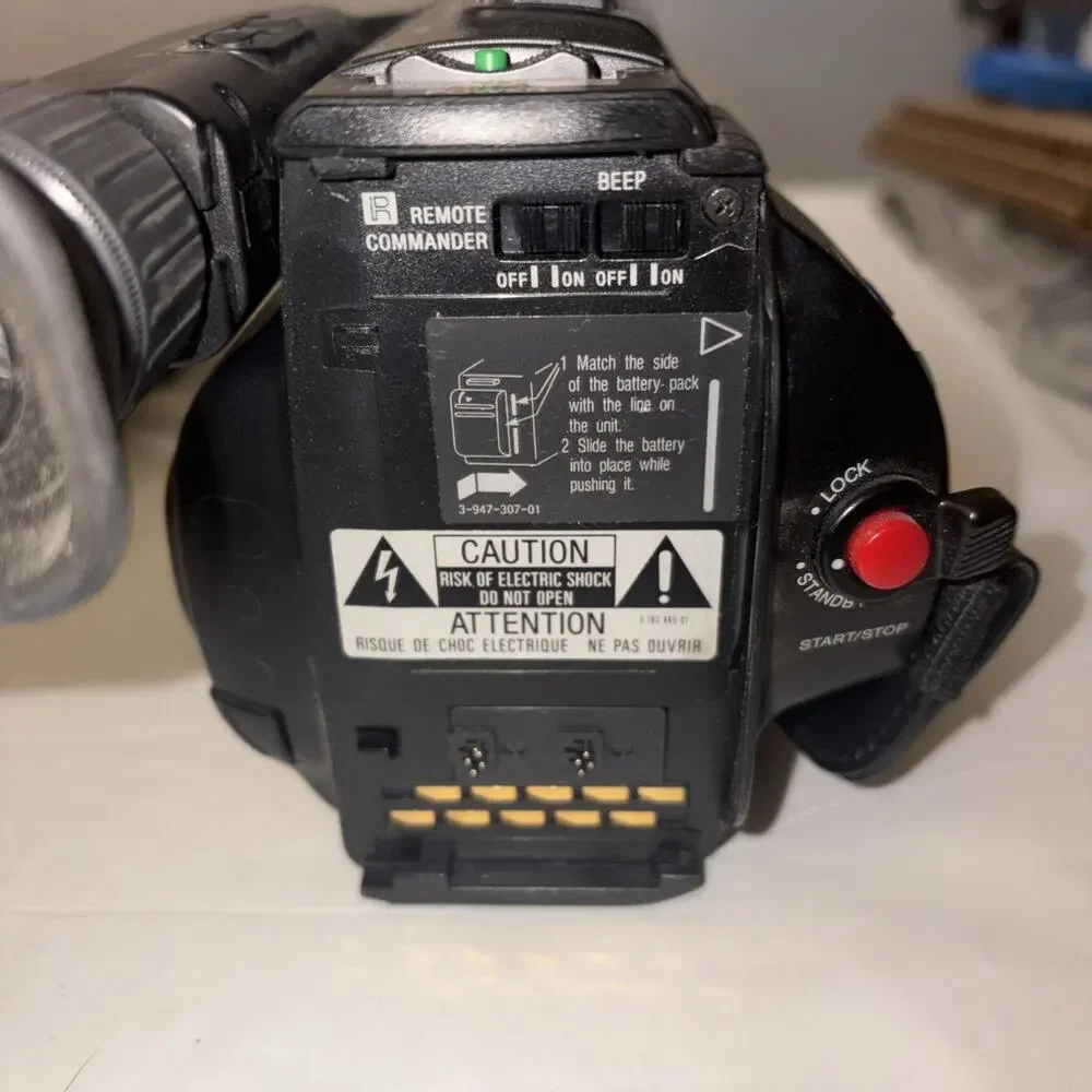 Sony CCD-FX630 Video8 HandyCam Camcorder Video Camera Untested Powers On Acc Inc